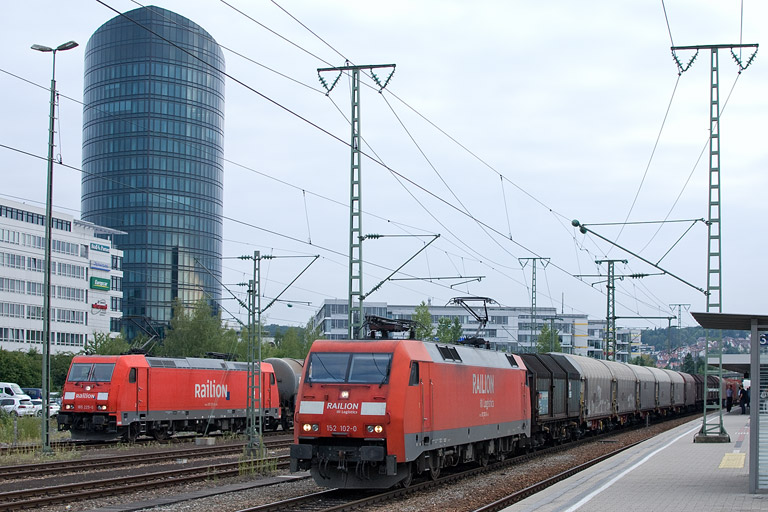 152 102 mit EK 56166 bei km 15,6 (September 2012)