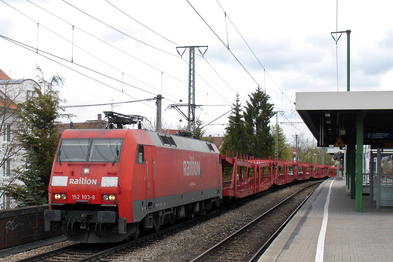 152 103 mit EK 56165 bei km 16,8 (April 2012)