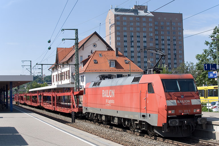 152 109 mit EK 56165 bei km 15,6 (August 2012)