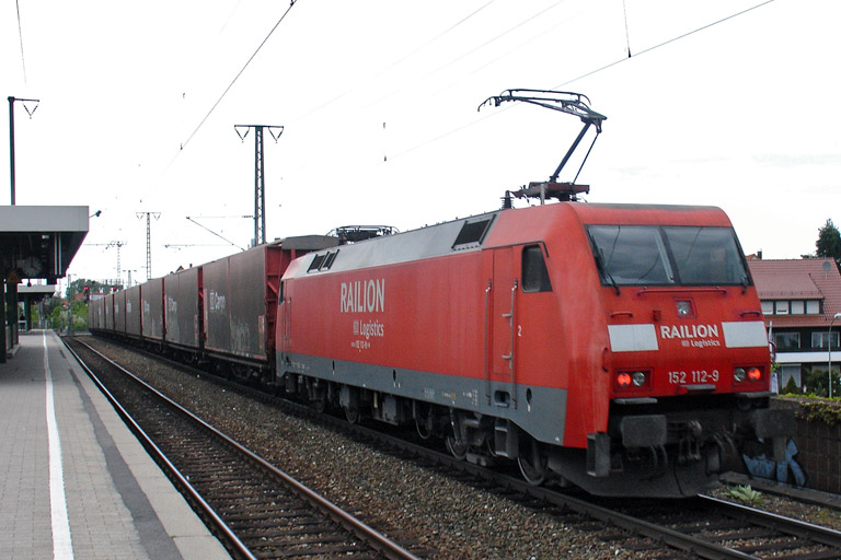 152 112 mit GA 60082 bei km 16,8 (Mai 2012)