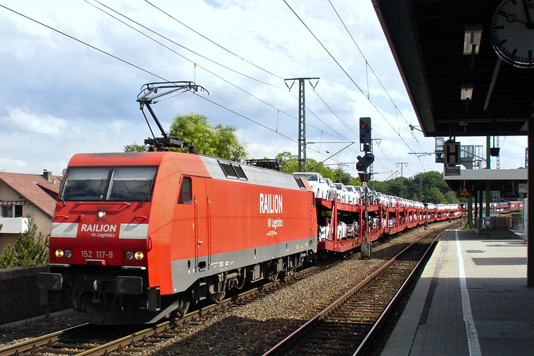 152 117 mit GA 60082 bei km 16,8 (August 2012)