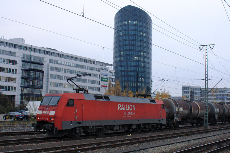 152 117 mit GC 62503 bei km 15,6 (November 2012)