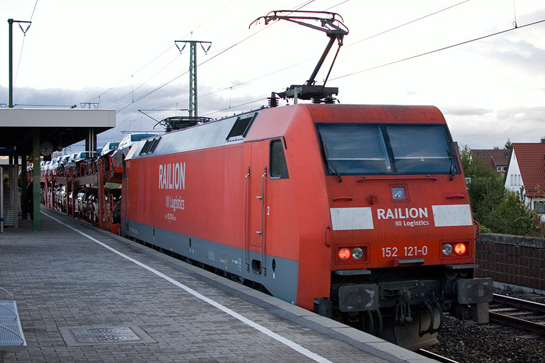 152 121 mit GA 60046 bei km 16,8 (September 2012)