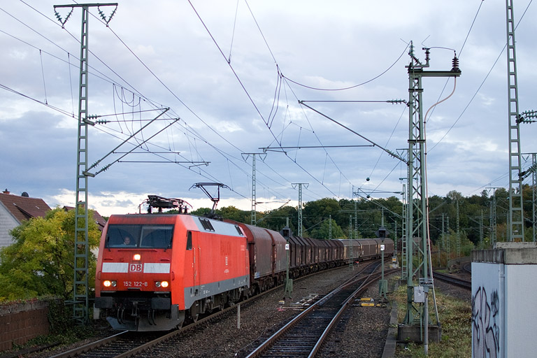 152 122 mit EK 56166 bei km 16,8 (September 2012)