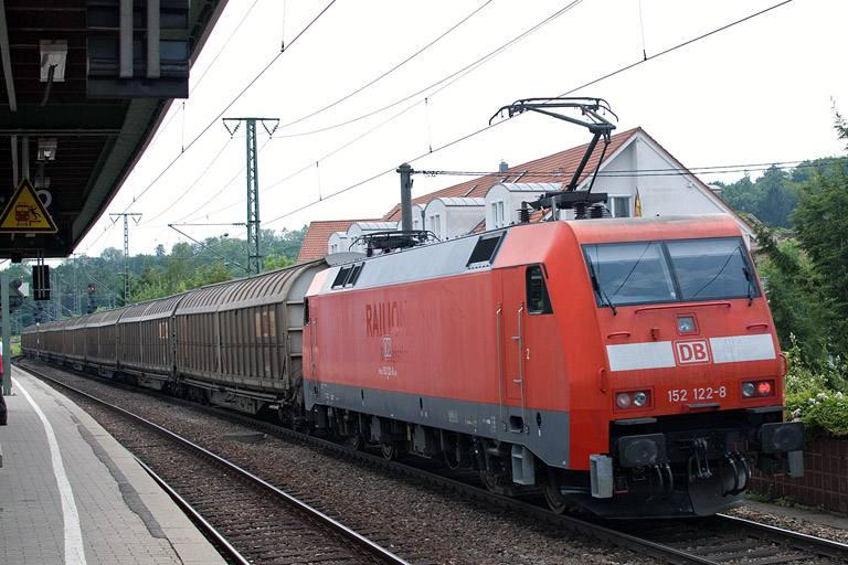 152 122 mit GM 46717 bei km 16,8 (Mai 2012)