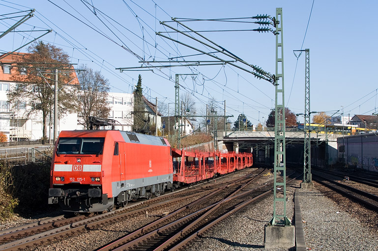 152 125 mit EK 56165 bei km 15,4 (November 2012)