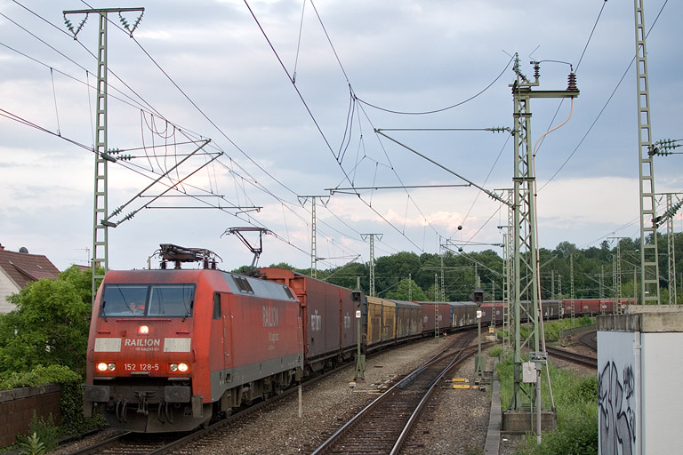152 128 mit GA 60086 bei km 16,8 (Mai 2012)