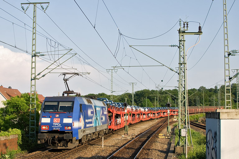 152 137 mit GA 60084 bei km 16,8 (Mai 2012)