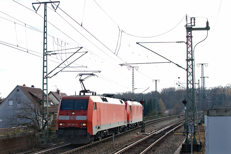 152 143 und 185 166 bei km 16,8 (November 2012)