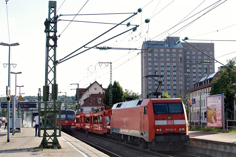 152 144 mit EK 56173 bei km 15,6 (Juli 2012)
