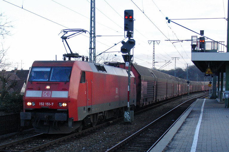 152 151 mit GA 60082 bei km 16,8 (Januar 2012)