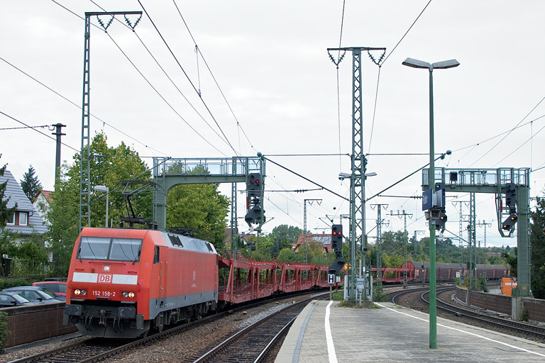 152 158 mit EK 56165 bei km 16,6 (September 2012)