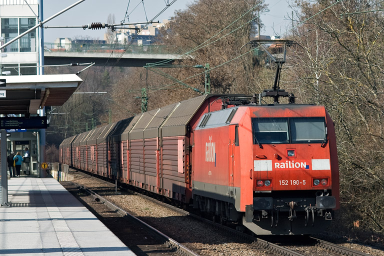 152 190 mit EK 56180 bei km 14,0 (M&auml;rz 2012)