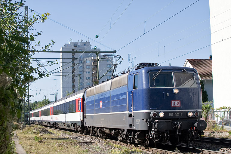 181 201 mit IC 281 bei km 8,6 (September 2012)