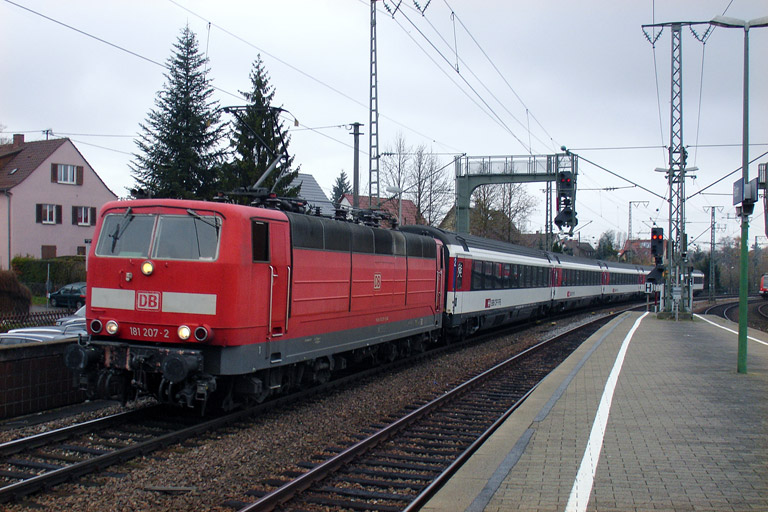181 207 mit IC 183 bei km 16,6 (November 2012)