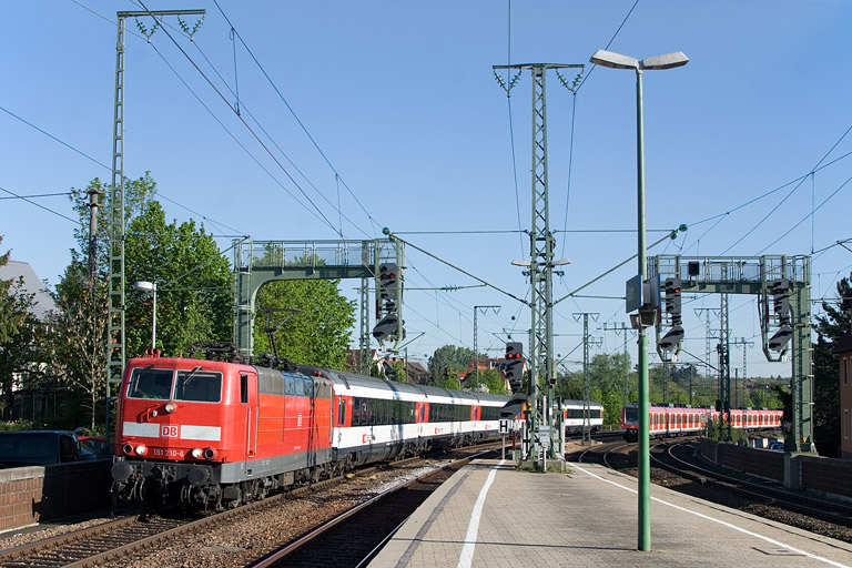 181 210 mit IC 181 bei km 16,6 (Mai 2012)