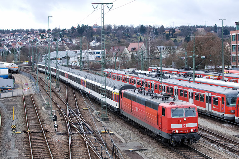 181 210 mit IC 280 bei km 16,0 (Februar 2012)