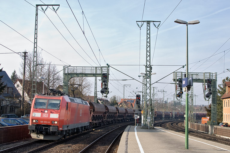 185 033 mit GB 62490 bei km 16,6 (M&auml;rz 2012)