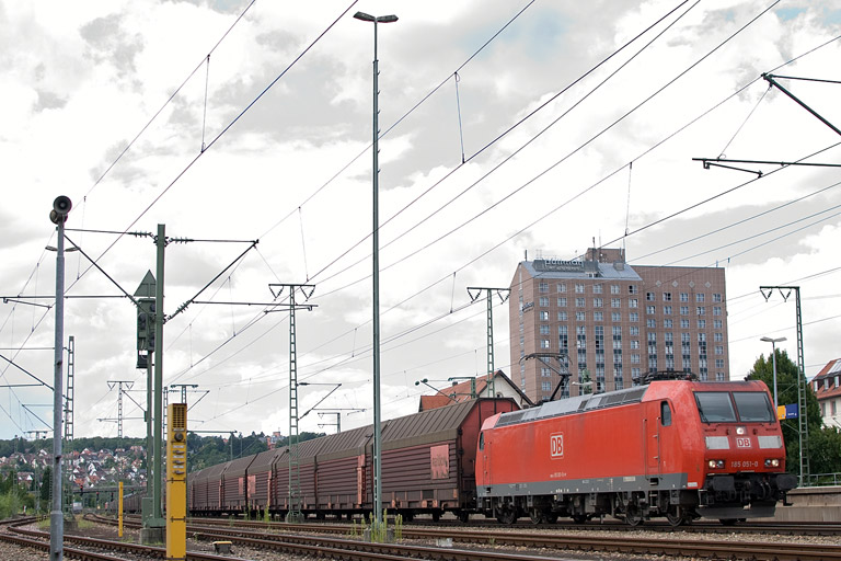 185 051 mit GA 60080 bei km 15,6 (August 2012)
