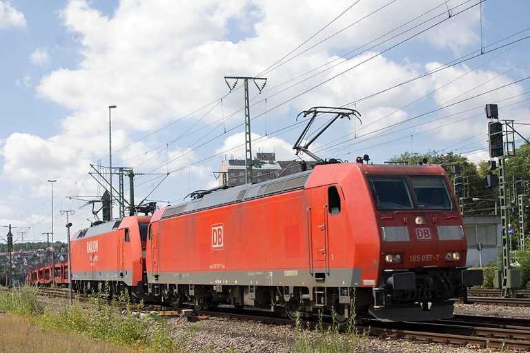185 057 und 152 117 bei km 15,4 (August 2012)