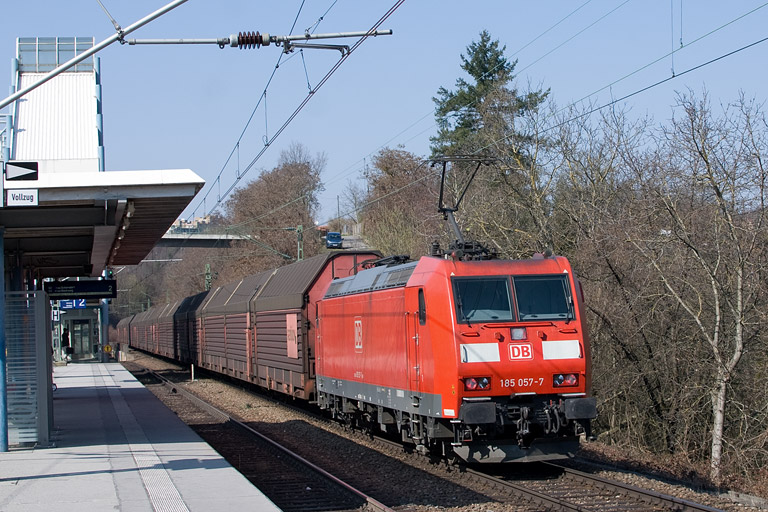 185 057 mit EK 56160 bei km 14,2 (M&auml;rz 2012)