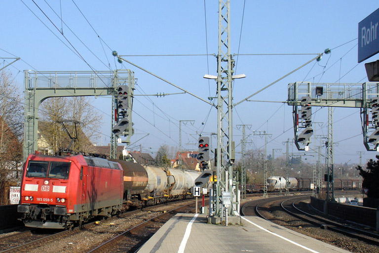 185 058 mit EZ 44689 bei km 16,6 (M&auml;rz 2012)