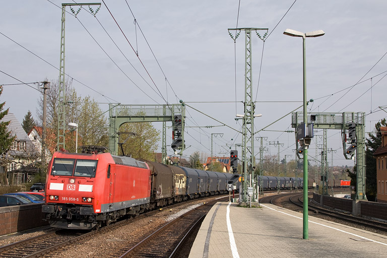 185 058 mit GM 49225 bei km 16,6 (April 2012)