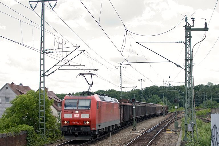 185 062 mit EZ 44696 bei km 16,8 (Juni 2012)