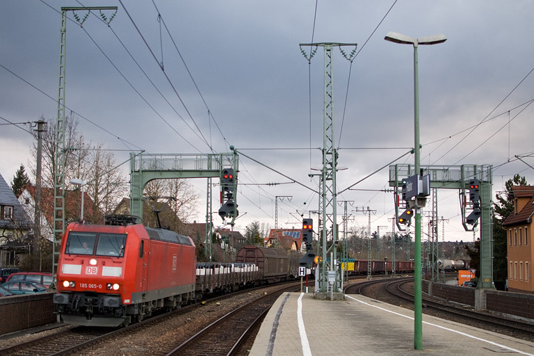 185 065 mit EZ 44691 bei km 16,6 (Februar 2012)