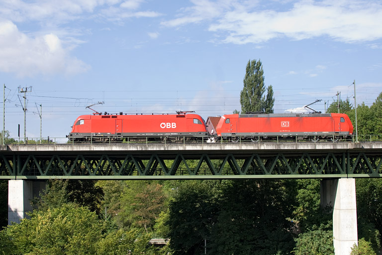 185 073 und &Ouml;BB 1016 010 bei km 14,6 (August 2012)