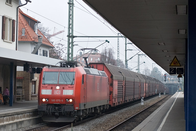 185 075 mit EK 56167 bei km 15,6 (M&auml;rz 2012)