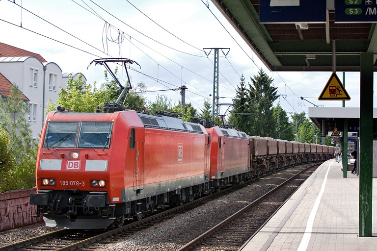 185 078 und 185 137 bei km 16,8 (August 2012)
