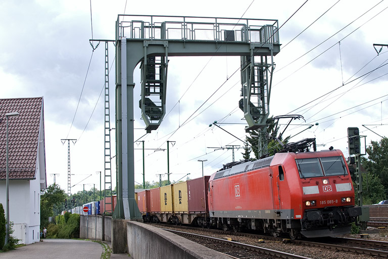 185 085 mit KT 43160 bei km 16,6 (August 2012)