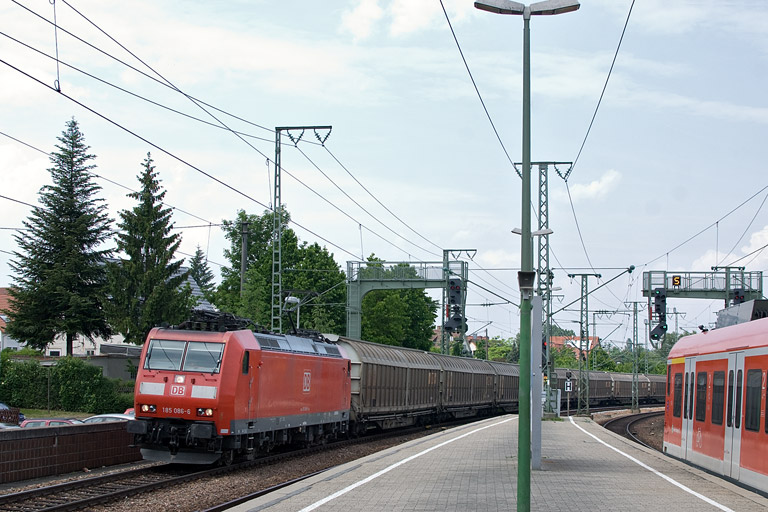 185 086 mit GM 46717 bei km 16,6 (Mai 2012)