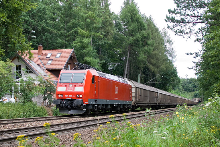 185 089 mit GM 46717 bei km 18,2 (August 2012)