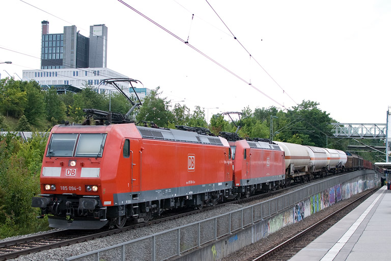 185 094 und 185 087 mit EZ 44691 bei km 14,2 (Juli 2012)