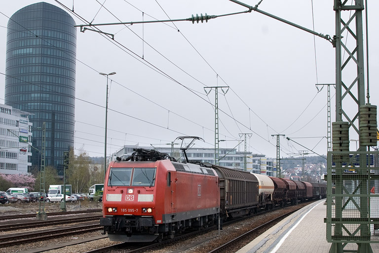 185 095 mit EZ 45580 bei km 15,6 (April 2012)