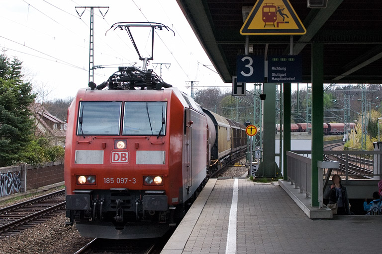 185 097 mit EZ 44696 bei km 16,8 (April 2012)