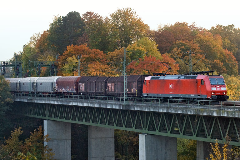 185 098 mit EK 56166 bei km 14,6 (Oktober 2012)