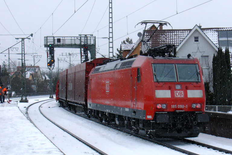 185 098 mit GA 60080 bei km 16,6 (Februar 2012)