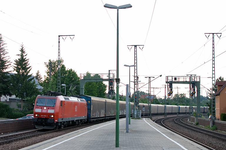 185 098 mit GA 61781 bei km 16,6 (Mai 2012)