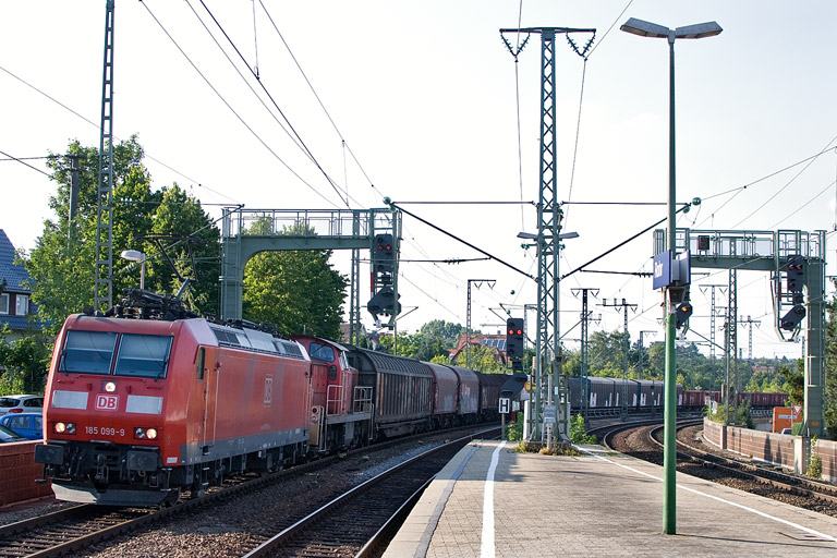 185 099 und 294 681 mit EK 56173 bei km 16,8 (August 2012)