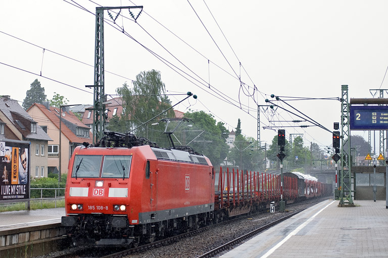 185 108 mit EZ 44691 bei km 15,6 (Juni 2012)