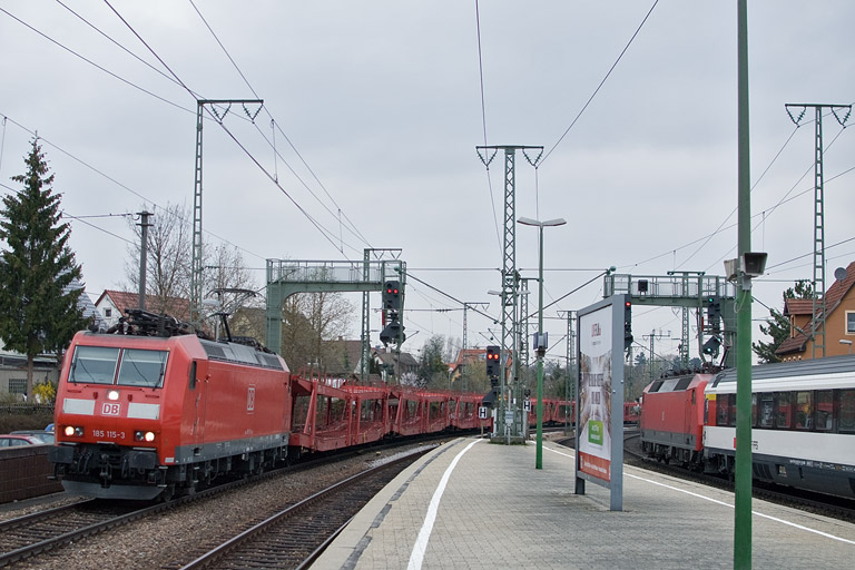 185 115 mit EK 56173 bei km 16,6 (M&auml;rz 2012)