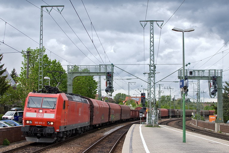 185 125 mit EZ 44691 bei km 16,6 (Mai 2012)