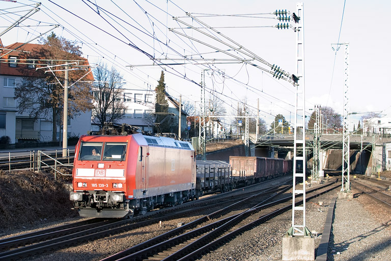 185 139 mit EZ 44691 bei km 15,4 (Februar 2012)