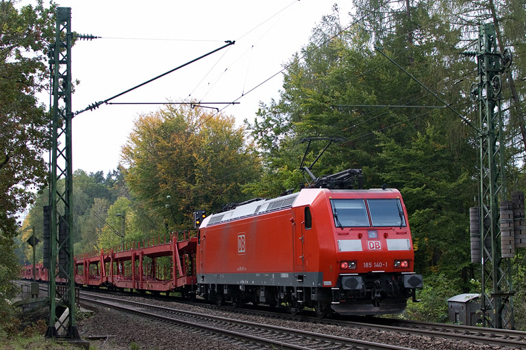 185 140 mit EK 56189 bei km 18,4 (Oktober 2012)