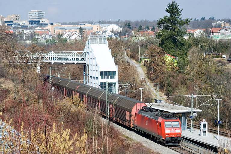 185 143 mit EK 56165 bei km 14,2 (M&auml;rz 2012)