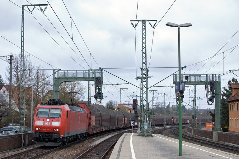 185 148 mit EK 56165 bei km 16,6 (M&auml;rz 2012)