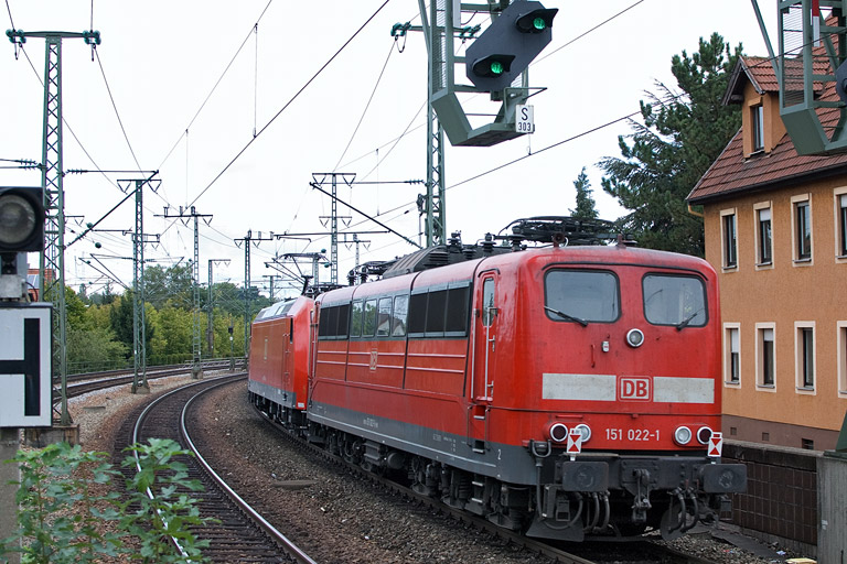 185 150 und 151 022 bei km 16,6 (September 2012)